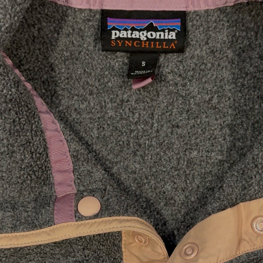 Patagonia Women's Gray and Cream Cowl Sweater - Picture 9 of 14